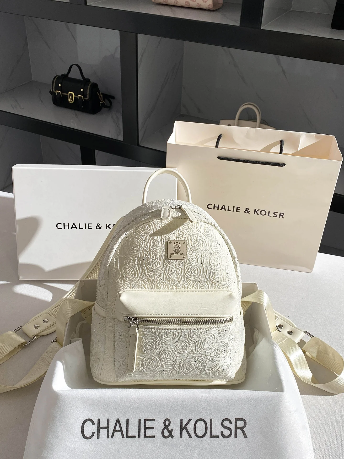 sac-a-dos-brode-chaliekolsr-pour-femme-nouveau-style-ete-2026-sac-de-cours-pour-etudiant-sac-a-bandouliere-en-cuir-souple-a-double-sangle