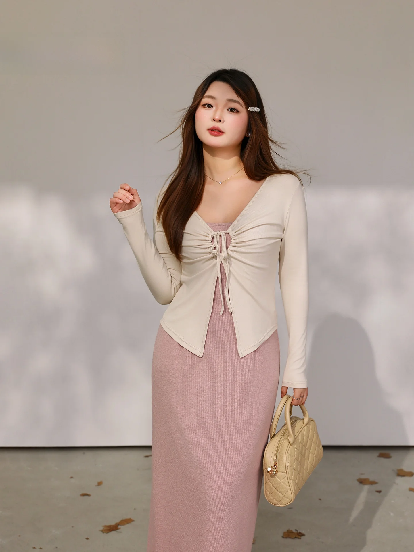 

Комплект для полных женщин: весенний модный наряд с поясом на талии, стройнящее платье с длинными рукавами и платье на бретелях.