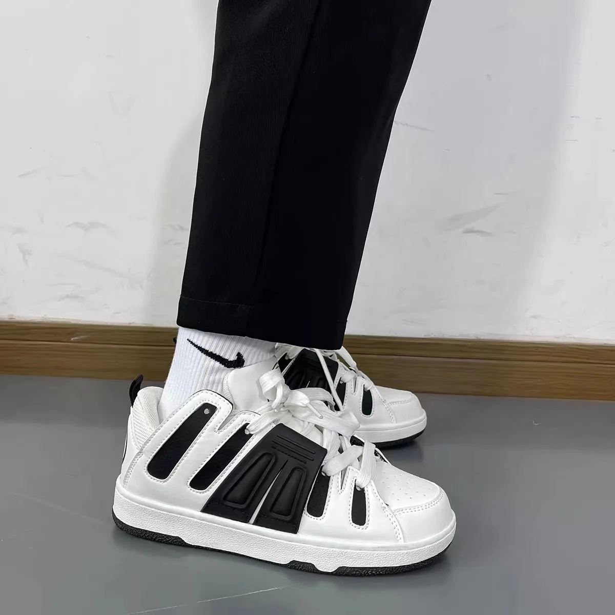 New Student Light Skateboard Shoes Casual Sports Shoes Men's Women's Moral Training Board Shoes Lovers Sneakers