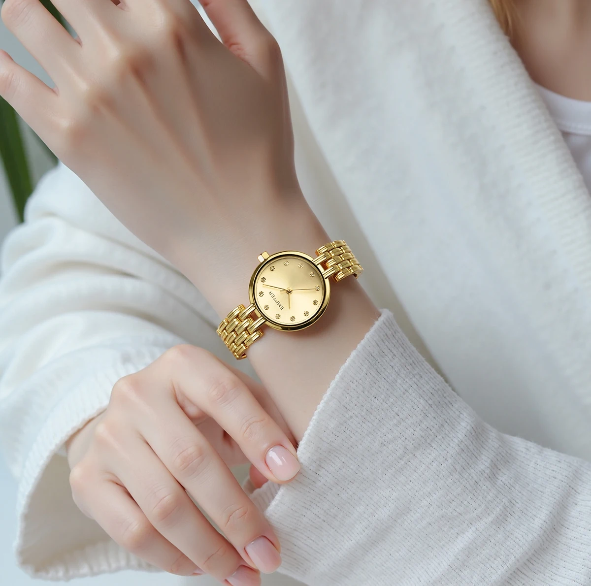 ساعة كوارتز للسيدات حركة يابانية بمينا من اللؤلؤ وعلامات كريستالية مقاومة للماء هدية للنساء