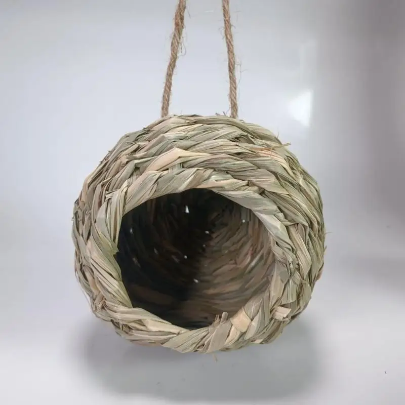 Handmade Woven Bird Nest Hanging Birdhouse Weather Resistant Parrot Hideaway Perfect for Balcony Garden Yard Outdoor Small Bird