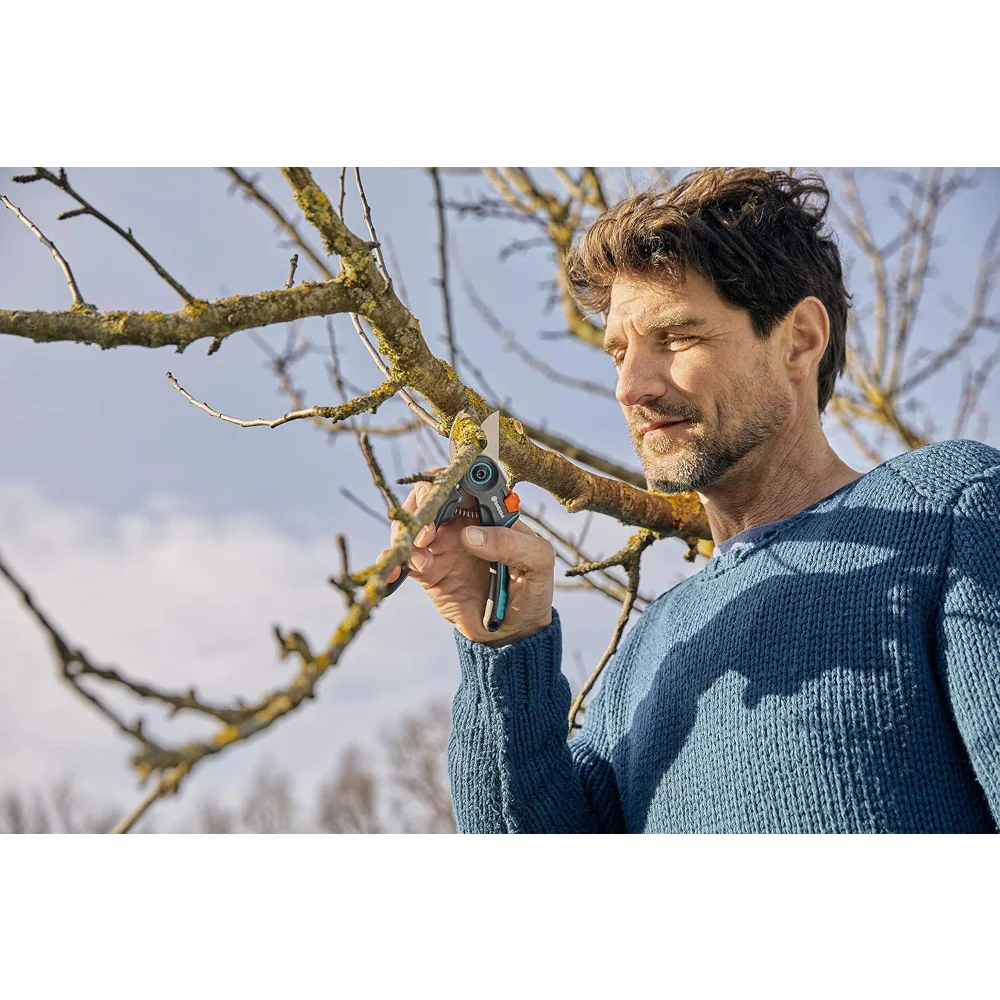 ExpertCut pruning shears: Ideal for fruit trees, 7/8" Cutting diameter, 2-stage variable handle, stainless steel blades