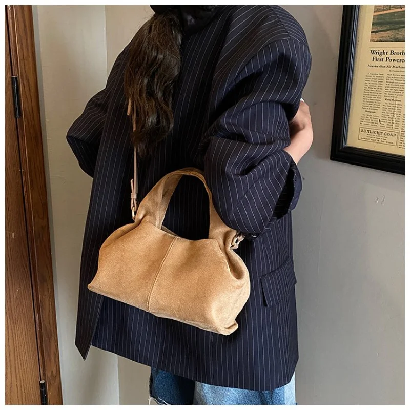 

High-End Women's Simple Elegant Leather Handbag Paris Fashionable Popular Casual Vintage Ladies Handbag