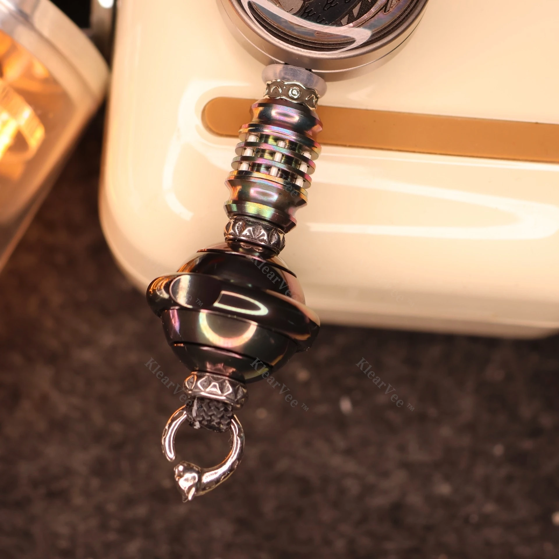 

KlearVee Planet Metal Fidget Spinner EDC Hand Woven Knife Bead Keychain DIY Pendant Flashlight Outdoor Backpack Pendant