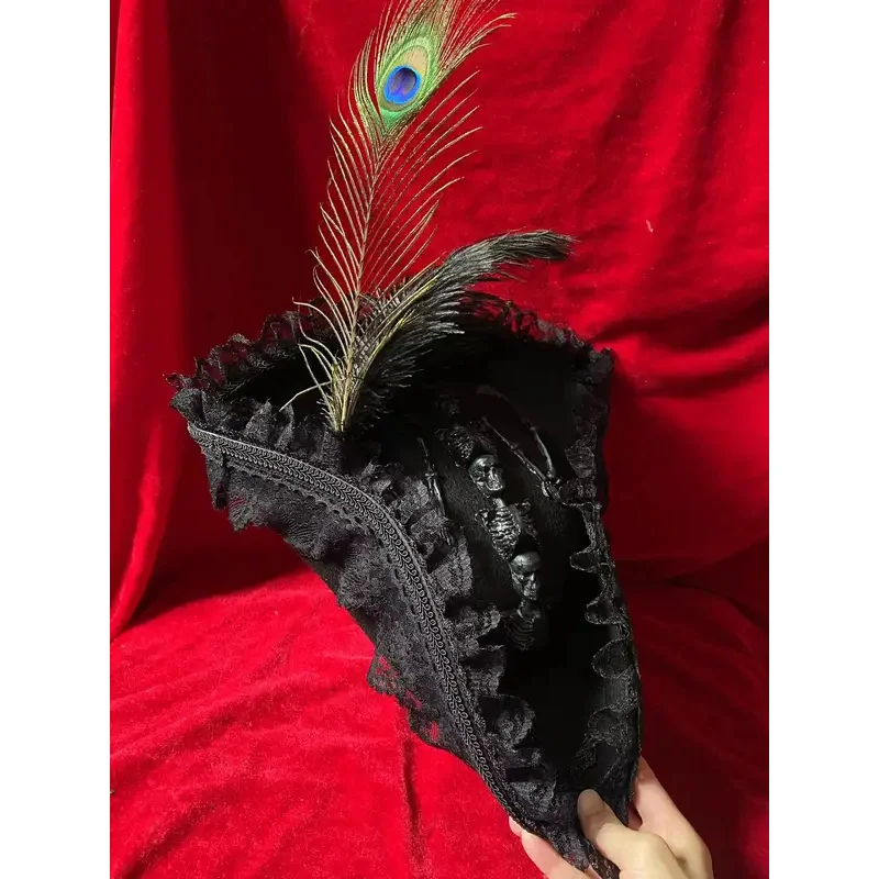 

Pirate Hat Vintage Skull Triangle Hat Halloween Cosplay Pirate Feather Hat Movie Clothing Accessories Headwear High Quali VTGGX