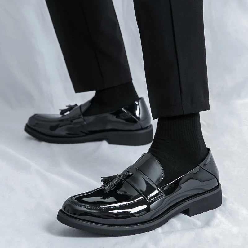 Classic Men Tassel Shoes Casual  Comfortable Fashionable Small Leather Shoe Men British Gentleman Social Shoes Black Sizes 38-46
