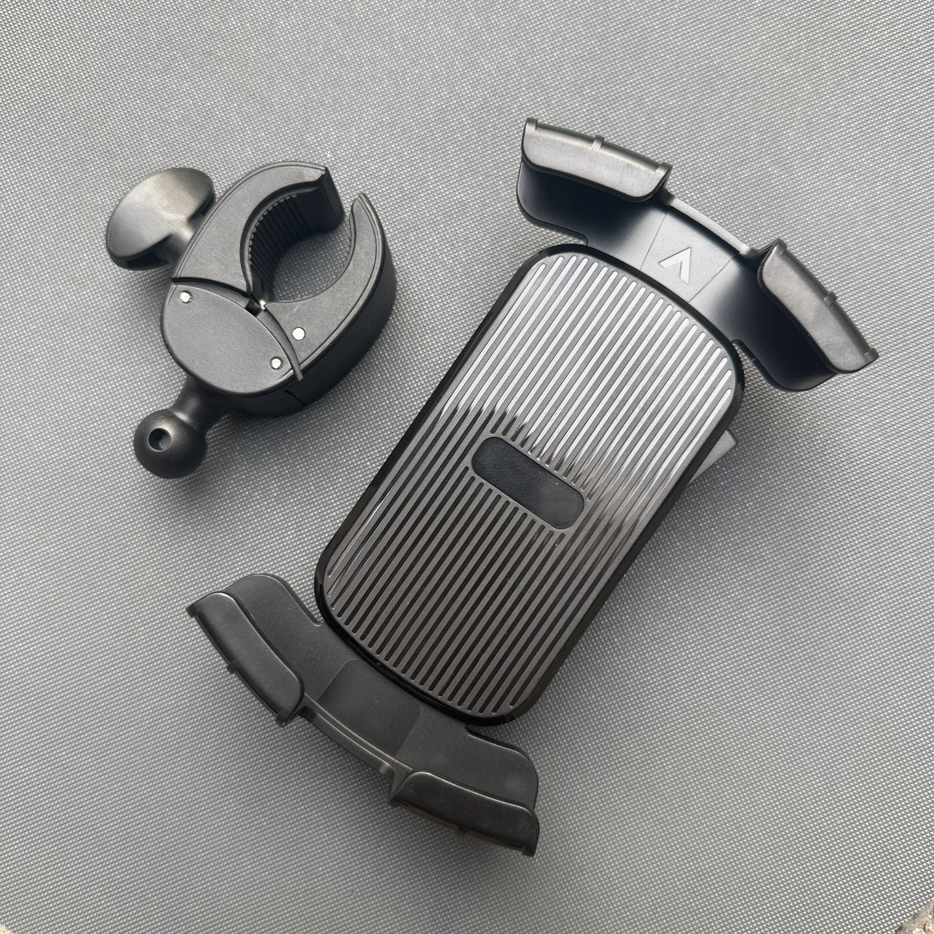 

Motorcycle Rearview Mirror Mount Phone Holder Shock Resistant Metal Clamp for Circular Tube for Riding Live Streams & Selfies
