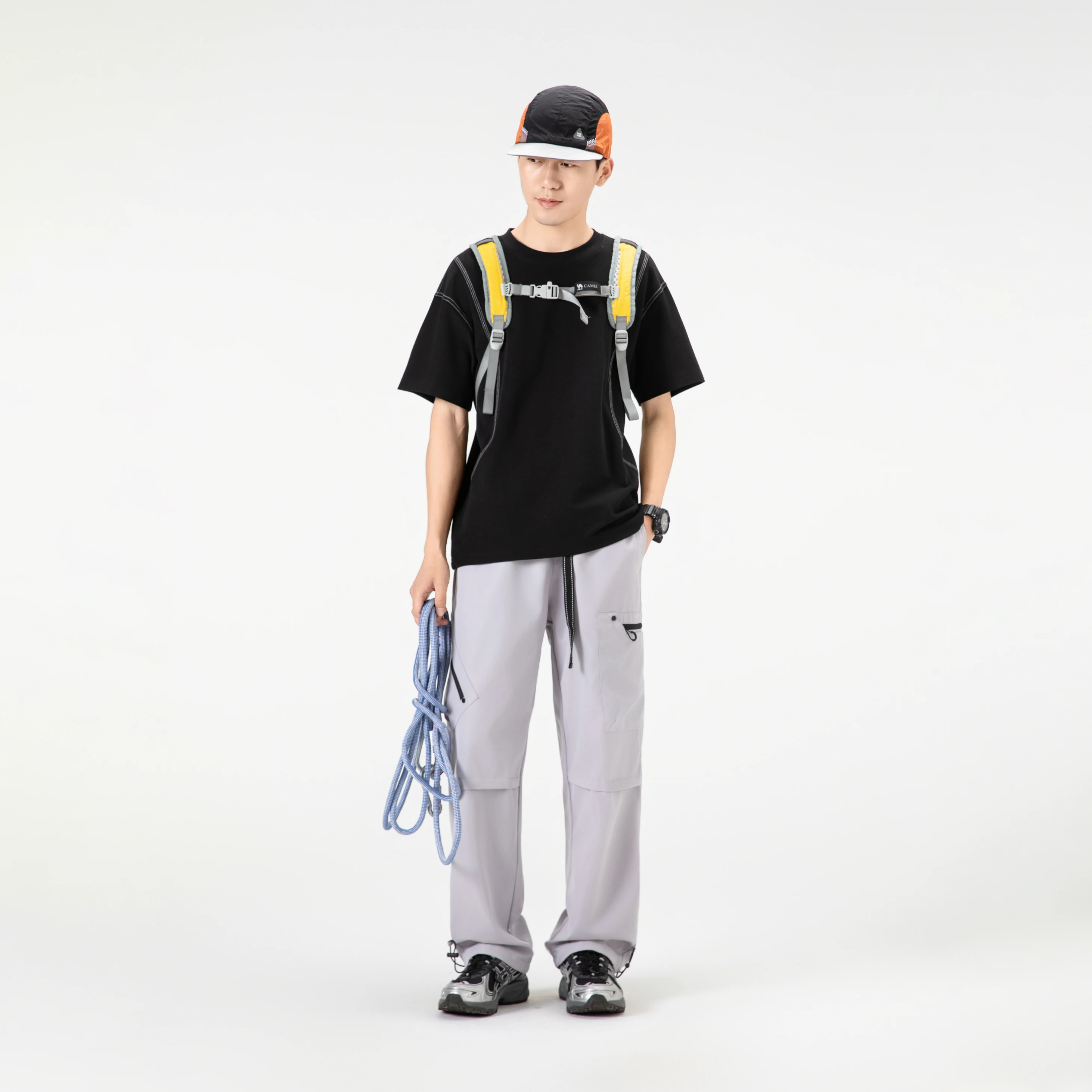 

The new style of American cargo pants is a versatile high street loose straight-leg wide-leg pant for both men and women