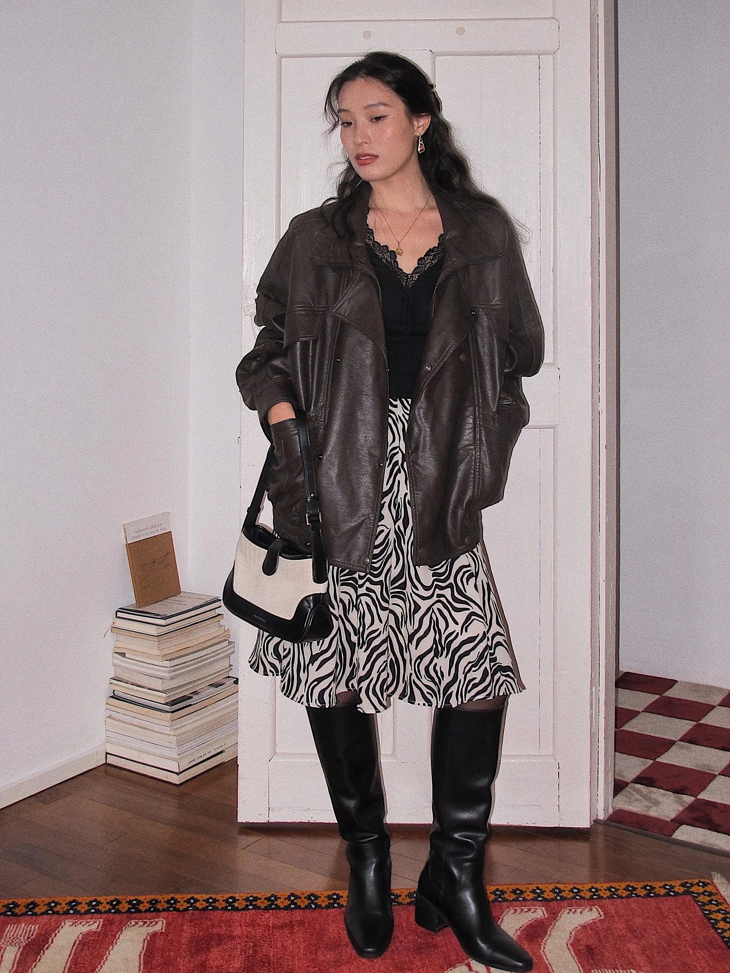 Retro Lapel PU Leather Jaet Women Loose Warm Coat Long Sve Ciwalk Faion Thiened Vintage Sle Pure Color Coat