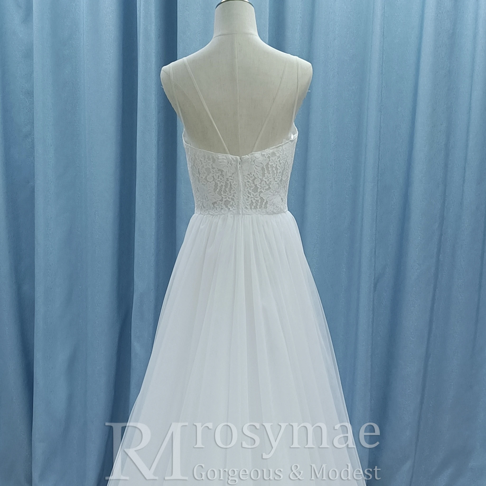 โรซีเม่ชุดแต่งงานผ้าทูลล์คอวีเรียบง่ายพร้อมสายสปาเก็ตตี้ชุดเจ้าสาวที่สง่างาม