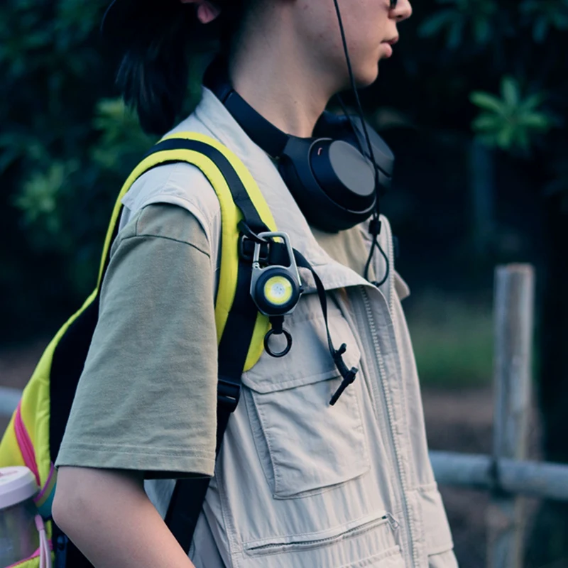 多機能登山釣りキーホルダー、簡単なプルバックル、充電式照明、磁気