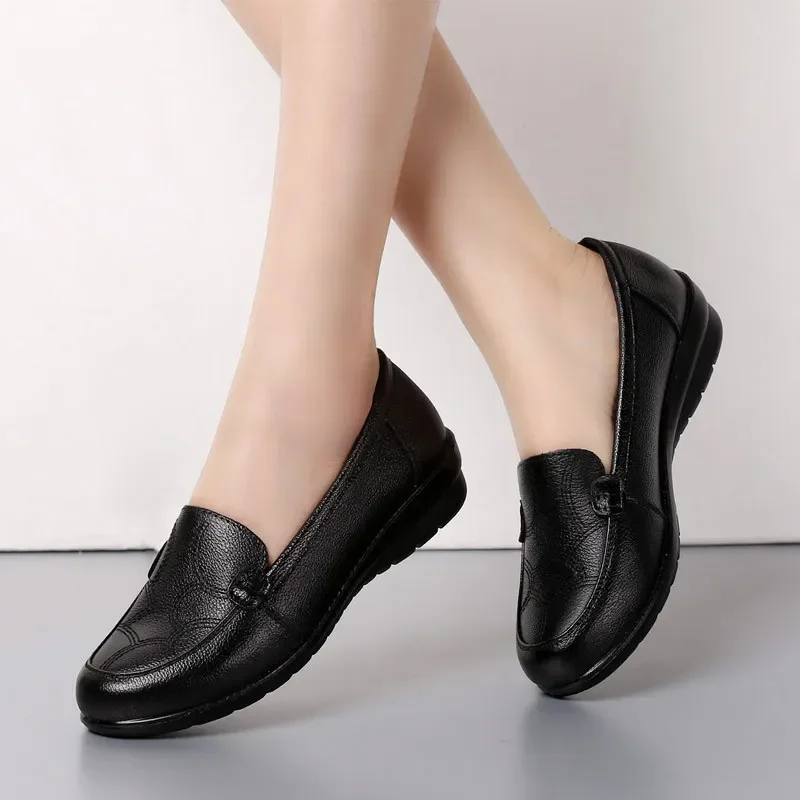 BEYARNEWomen shoes Spring soft soled mother black single shoes leather non-slip casual comfortable middle-aged ladies flat shoes