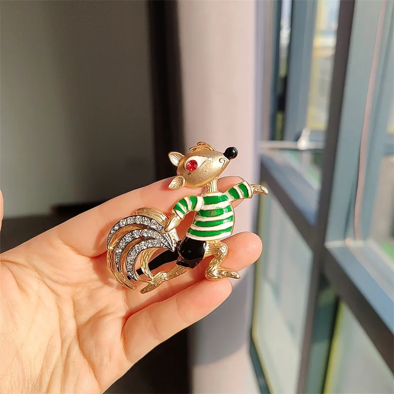 Vintage Animal Cute Squirrel Brooch Enamel Pin Brooches Badges Jewelry for Suit Jacket Accessories Broche Decorativo De Ropa