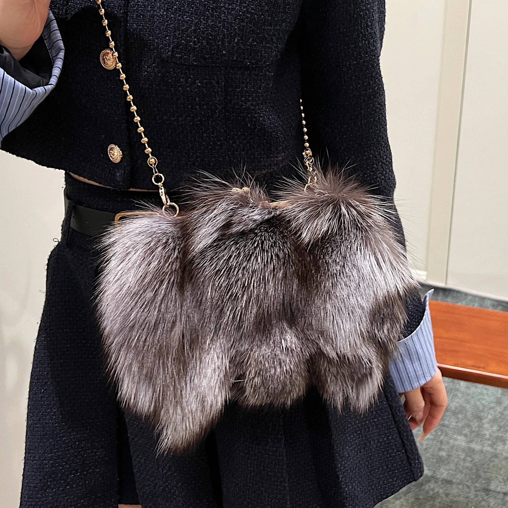 

026 Сумки на плечо Роскошные клатчи Сумка-тоут из искусственного меха Сумка для покупок Зимняя женская сумка Плюшевый кошелек Модный 2 холодных шерстяных дизайна