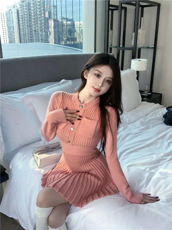 Spicy Girl High end Sexy Slim Fit Long sleeved Underlay Knitted Dress Women's 2024 Autumn/Winter Small Tall Pleated Skirt DS2T