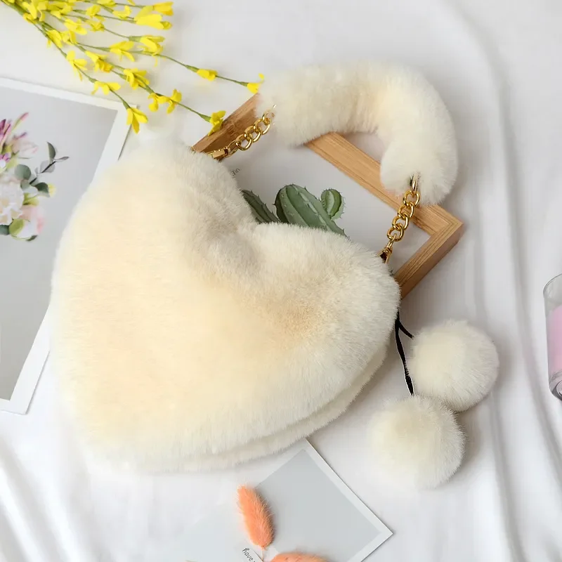 Bolso cruzado con forma de corazón, material de imitación de peluche de conejo, diseño portátil de moda, solución de almacenamiento de gran capacidad