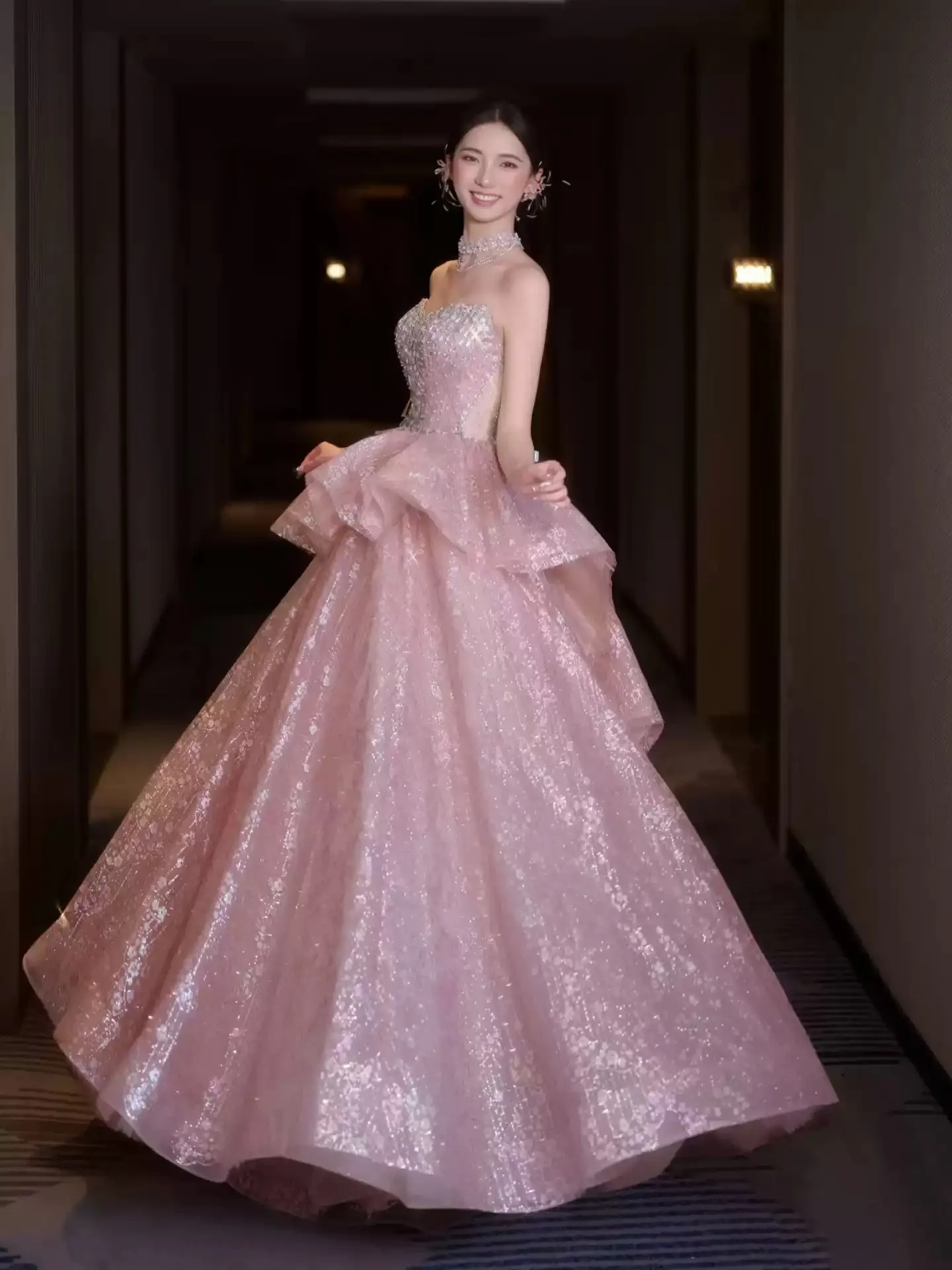 Glänzendes rosa Abendkleid, schulterfrei, hohe Taille, Ballkleider, Schichten, Tüll, Partykleider