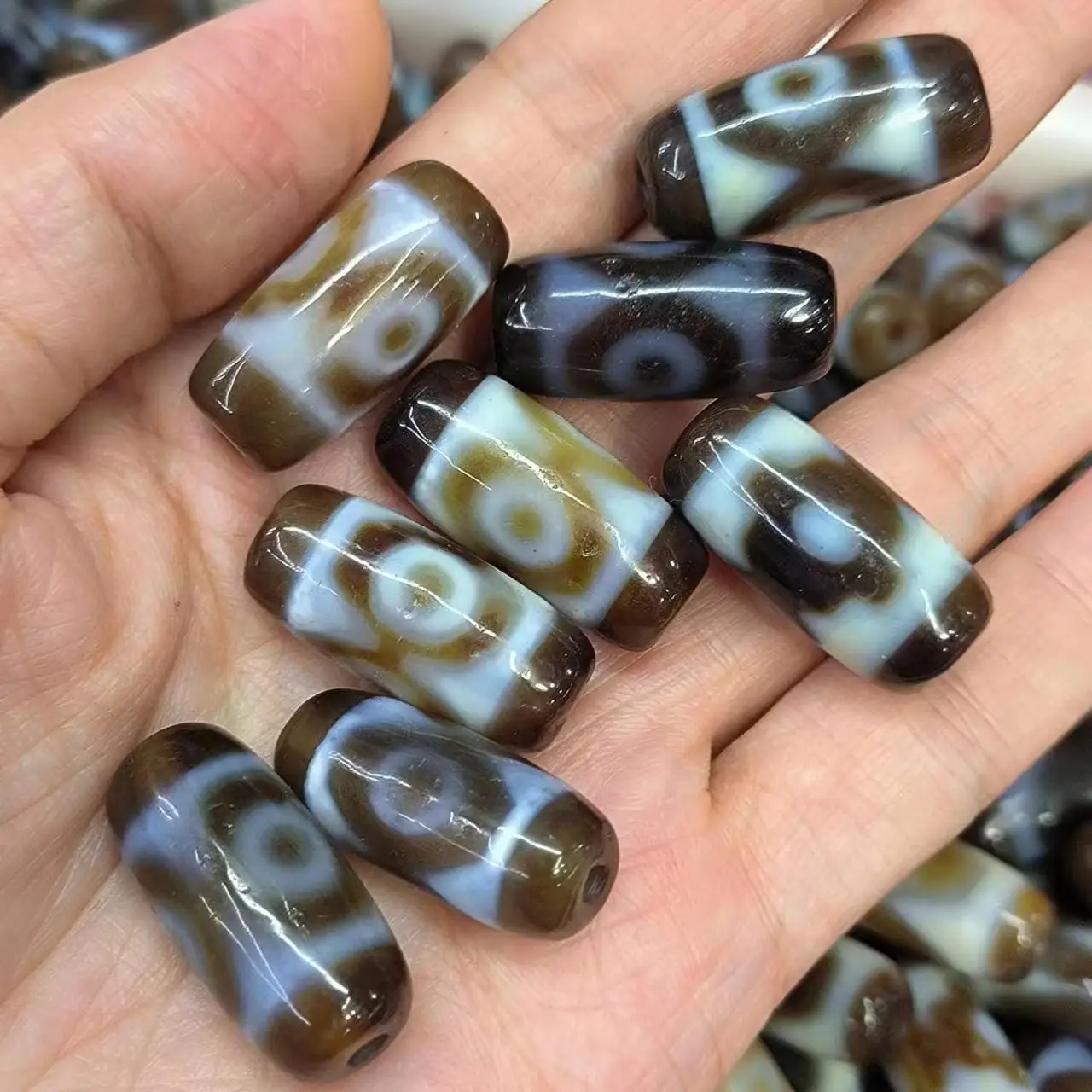 

1pcs/lot Natural variety of rare patterns old agate dzi brown Weathering lines calcify Delicate Accessories jewelry amulet diy