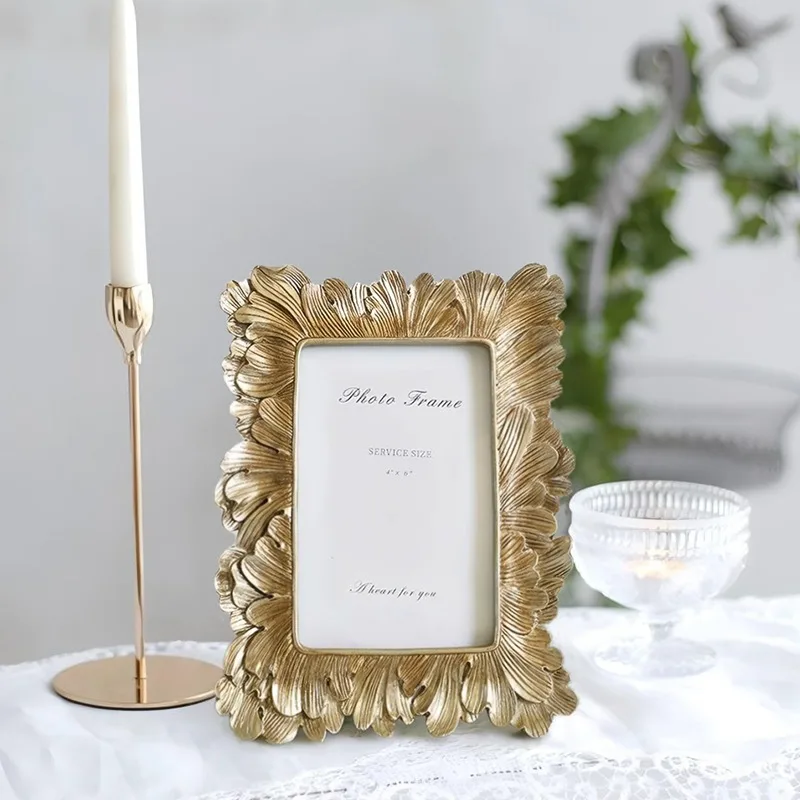Photos light luxury, Nordic, retro and high-end living room with golden ornaments Decorative picture marcos fotos Home