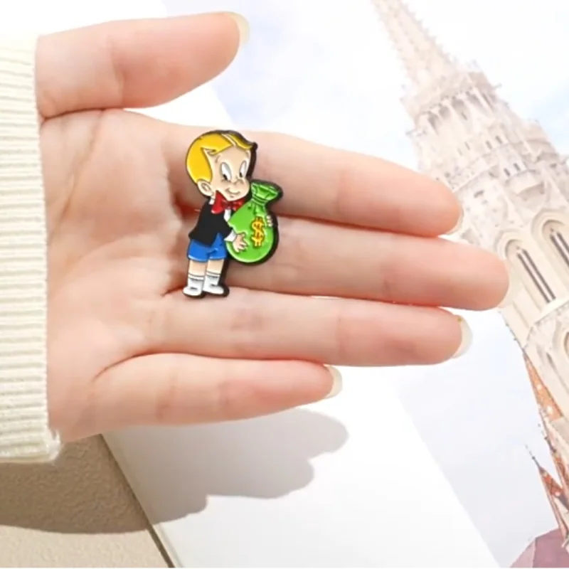 1pcs Cartoon Boy Money Bag Brooch Cartoon Peripheral Metal Badge Student School Bag Decoration Accessories Pendant Brooch