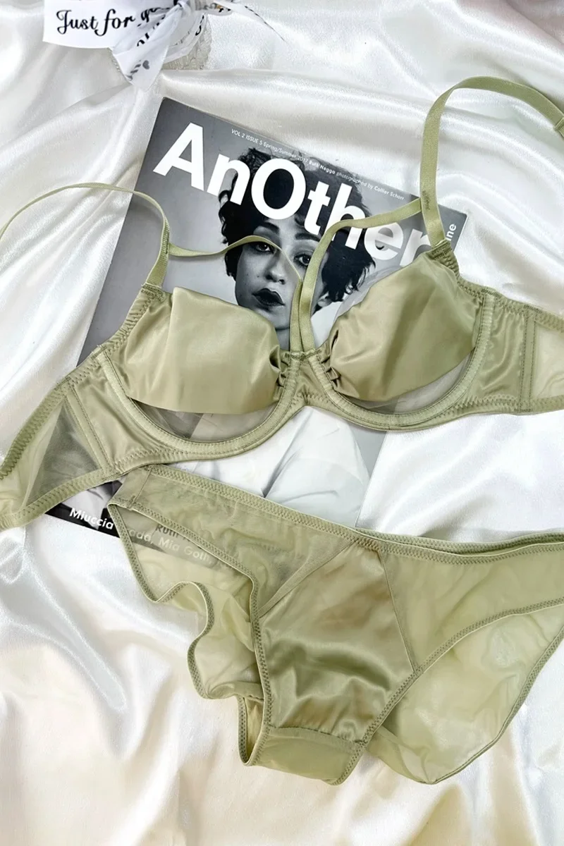 

Large breasts show small underwear wedding bride sexy thin lingerie women satin steel ring gathered bra panty set