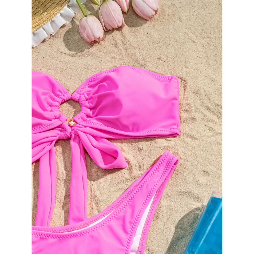 Bandeau-Bikini mit Ausschnitten, zweiteiliges Damen-Bikini-Set, Badeanzug mit hohem Beinausschnitt und Polsterung, Badebekleidung, Badeanzug, Modell V6959. – Detail 10