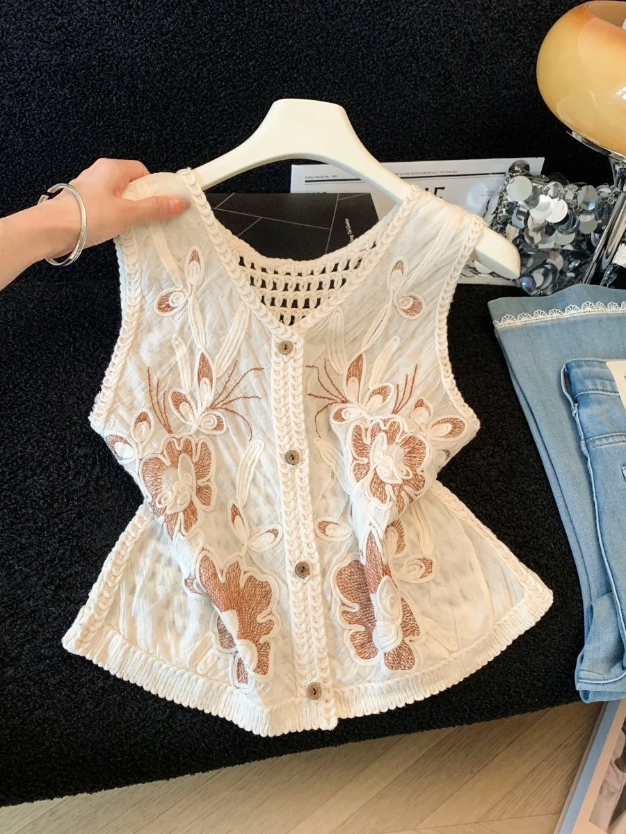 

Elegant Embroidered Sleeveless Vest Top Women's Fashion Back Hollow Single Button Cardigan Breathable Skin-Friendly Summer Ne...