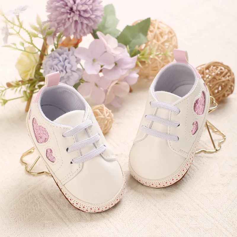Fashionable New White Shoes 0-18 Months Baby Sports And Walking Shoes With Soft Soles And Heart-Shaped Printed Baby Shoes