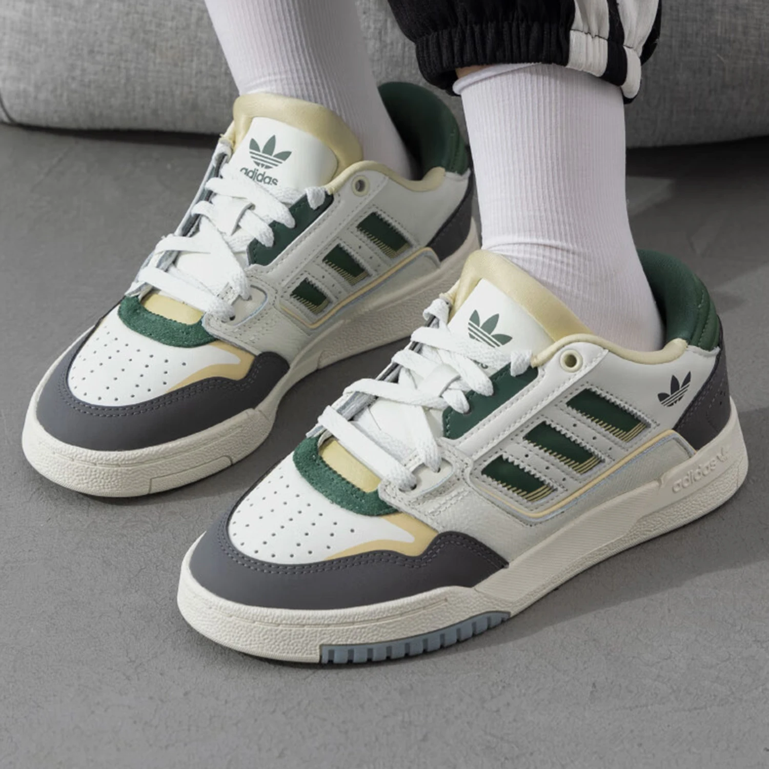 

Adidas Official Genuine Three Stripes Men's and Women's Low-Top Lightweight Casual Sneakers JP5885