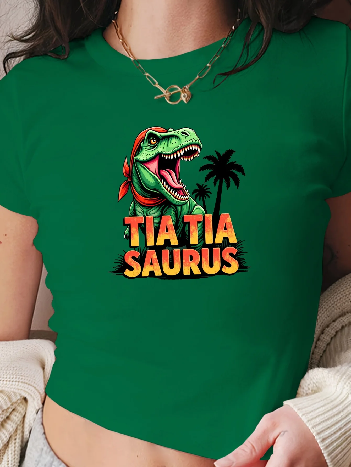تي شيرت Tia Saurus Dinosaur Bandana للسيدات بأكمام قصيرة ورقبة دائرية ونمط مطبوع كاجوال - نسائي