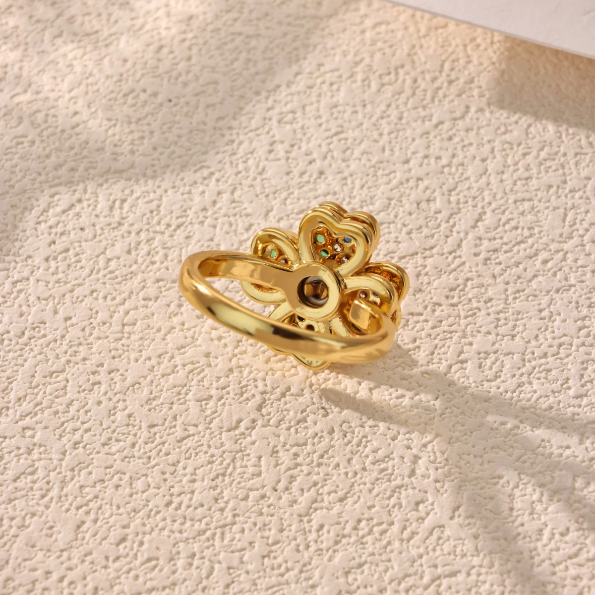 Bunter Zirkon-Herz-Kleeblatt-Offener Ring für Damen, Vergoldeter Kupfer-Ring mit Drehfunktion, Trendiger Ästhetischer Schmuck, Geschenk – Detail 2