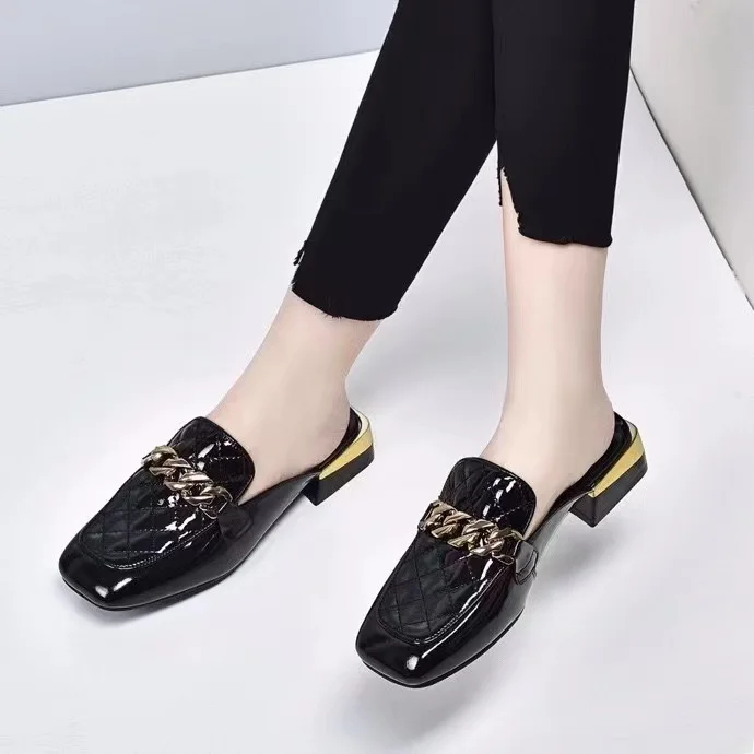 glossy-leather-mules-spring-2026-square-head-tuo-oes-briti-sle-flat-heel-slip-on-women's-oes-comfortable-casual-oes