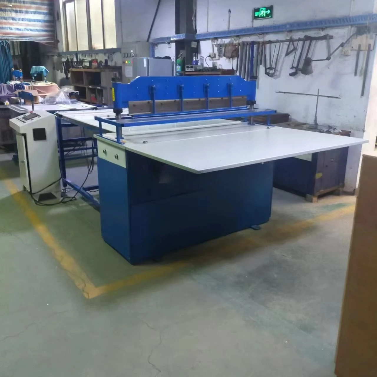 CNC Full Automatic Textile Sample Cutting Machine Swatch Cutter Zig Zag Fabric Sample Cutting Machine