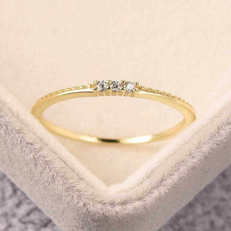 

Женское кольцо из серебра 925 пробы, с фианитом