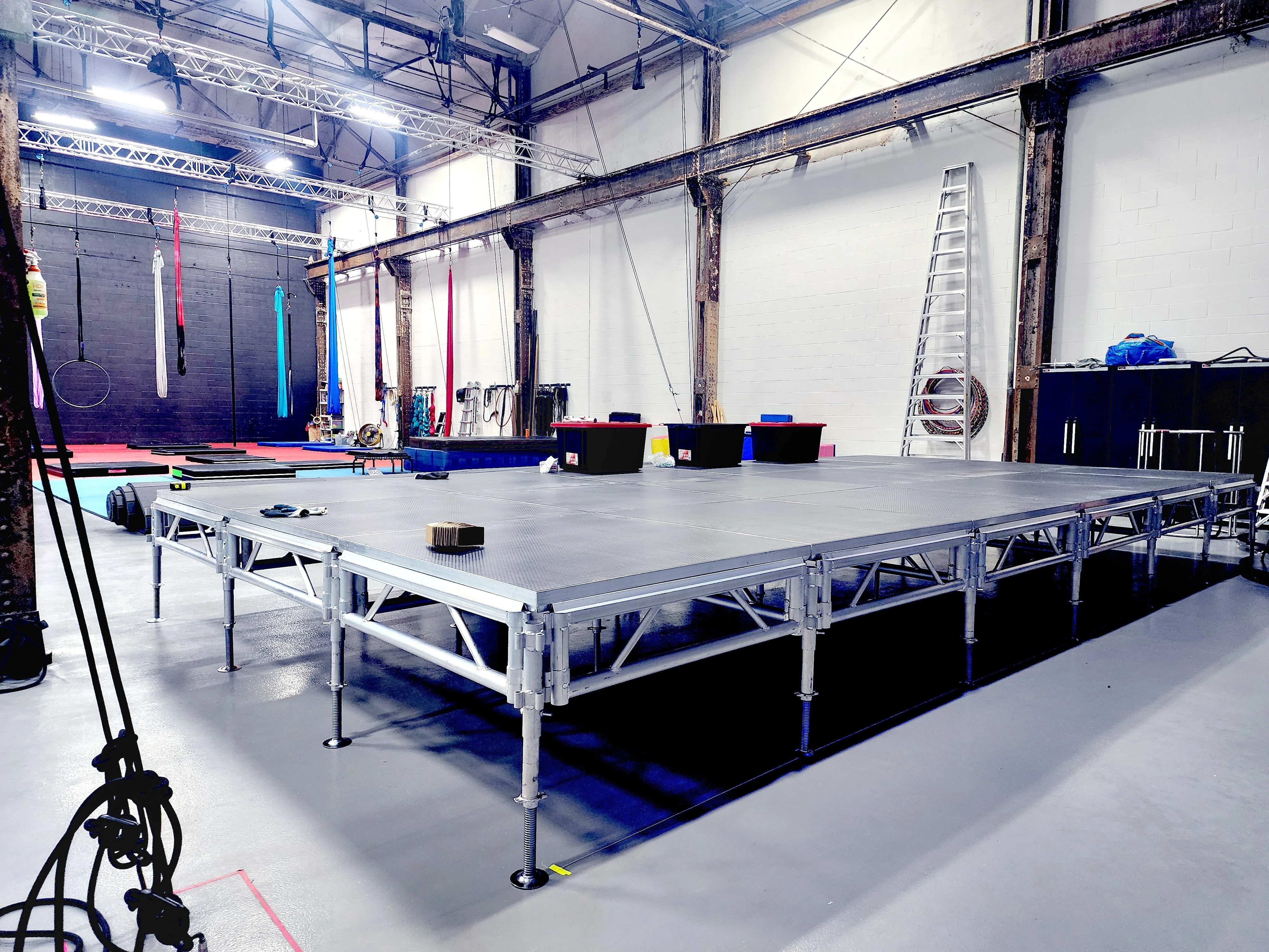 Outdoor Aluminum Mobile Stage Platform Anti slip Indoor Concert Stage Podium Triangle Roof Truss Displays and Event Stage