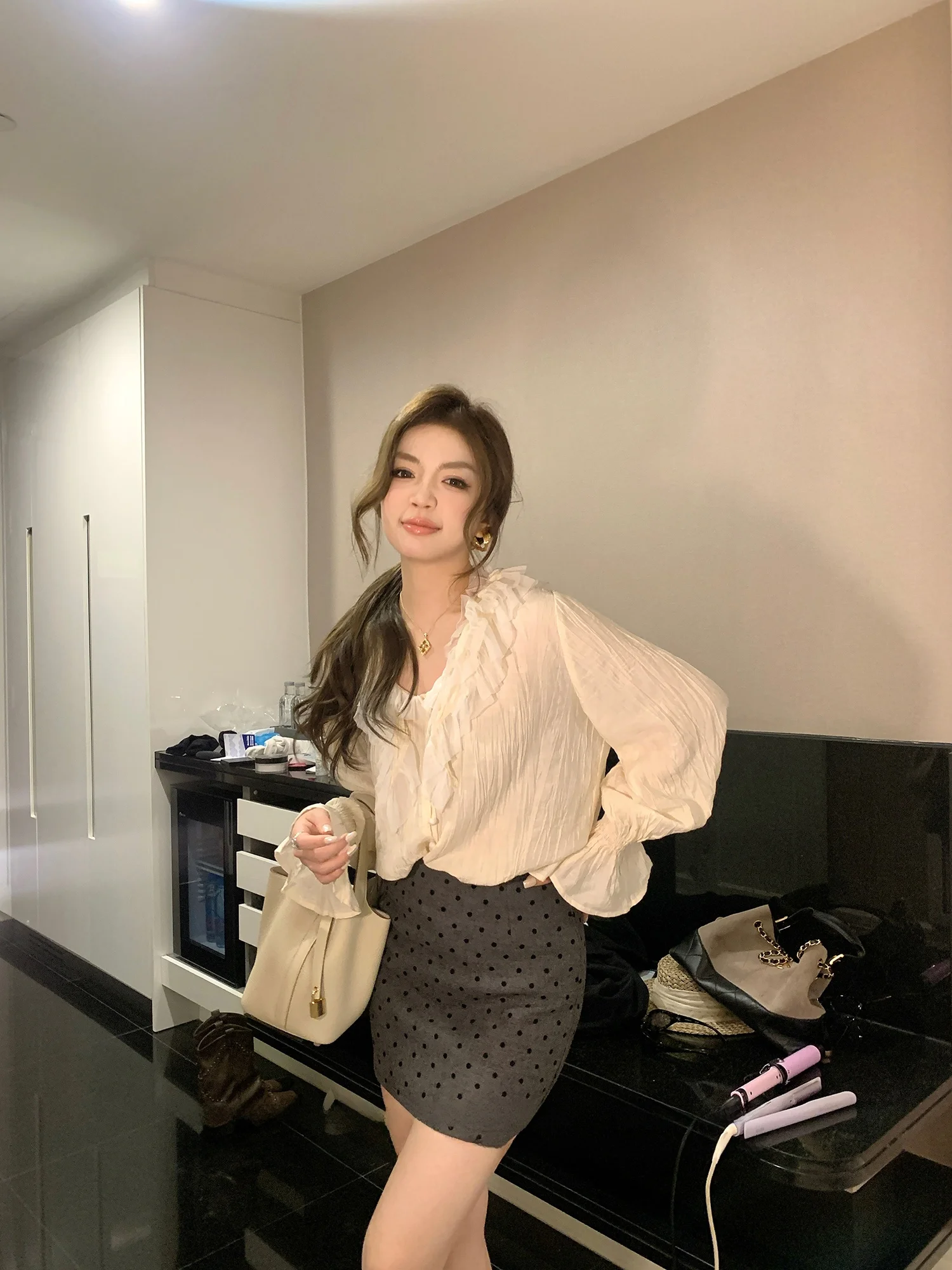 

Новая женская летняя блузка Aeo из шифона с кружевной отделкой, с защитой от солнца, приятная на ощупь, свободного кроя, с длинными рукавами, на пуговицах