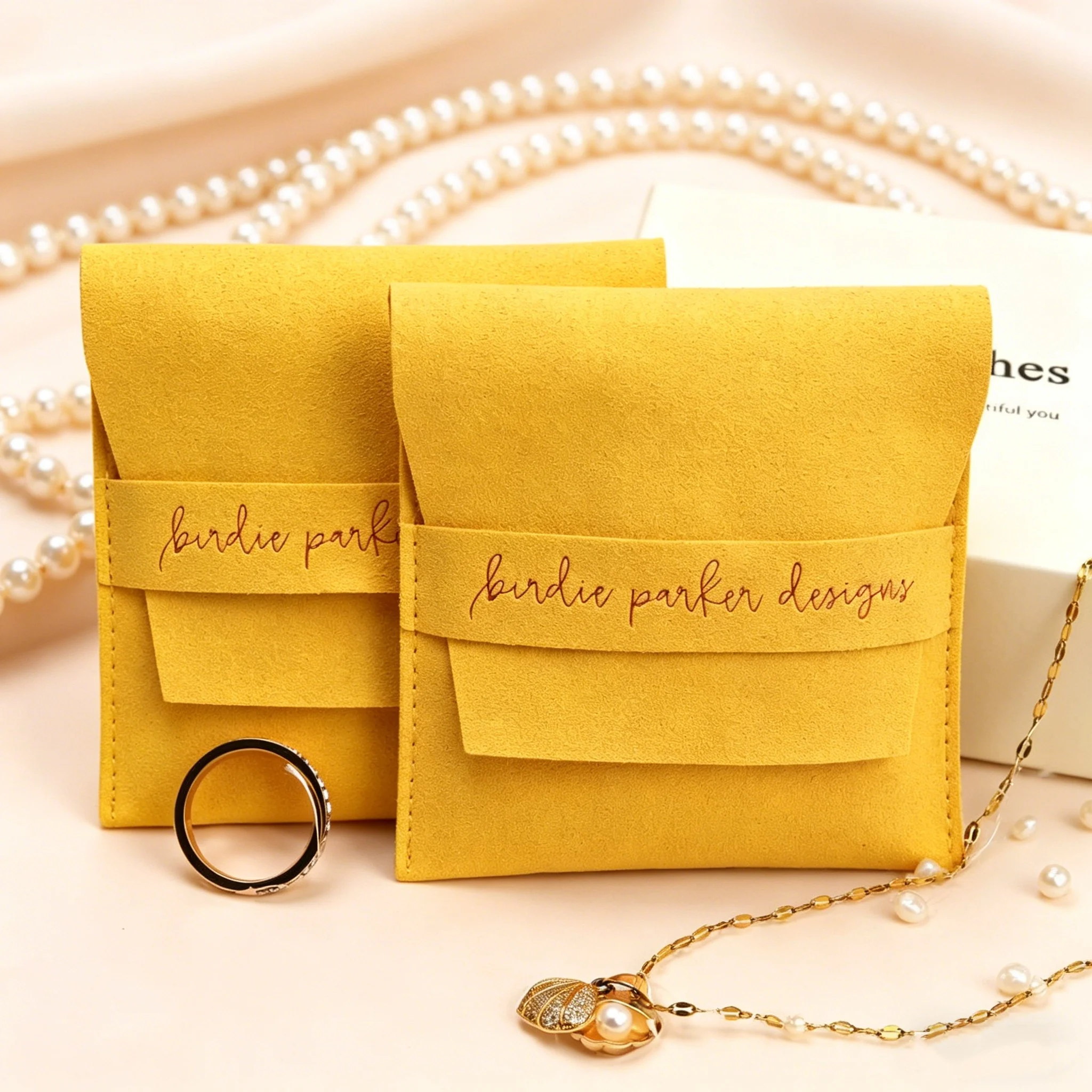 

50Pcs/Lot Custom Microfiber Jewelry Gift Pouches Luxury Emboss Suede Envelope Ring Earrings Necklace Bracelet Packaging Jewelry