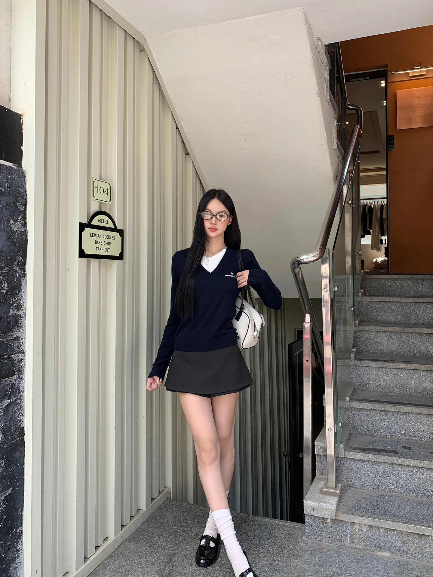 Suéter F de Tricô Slim Fit com Decote em V, Estilo Outono Inverno, Sensação Sofisticada e Confortável, com Capuz, para...