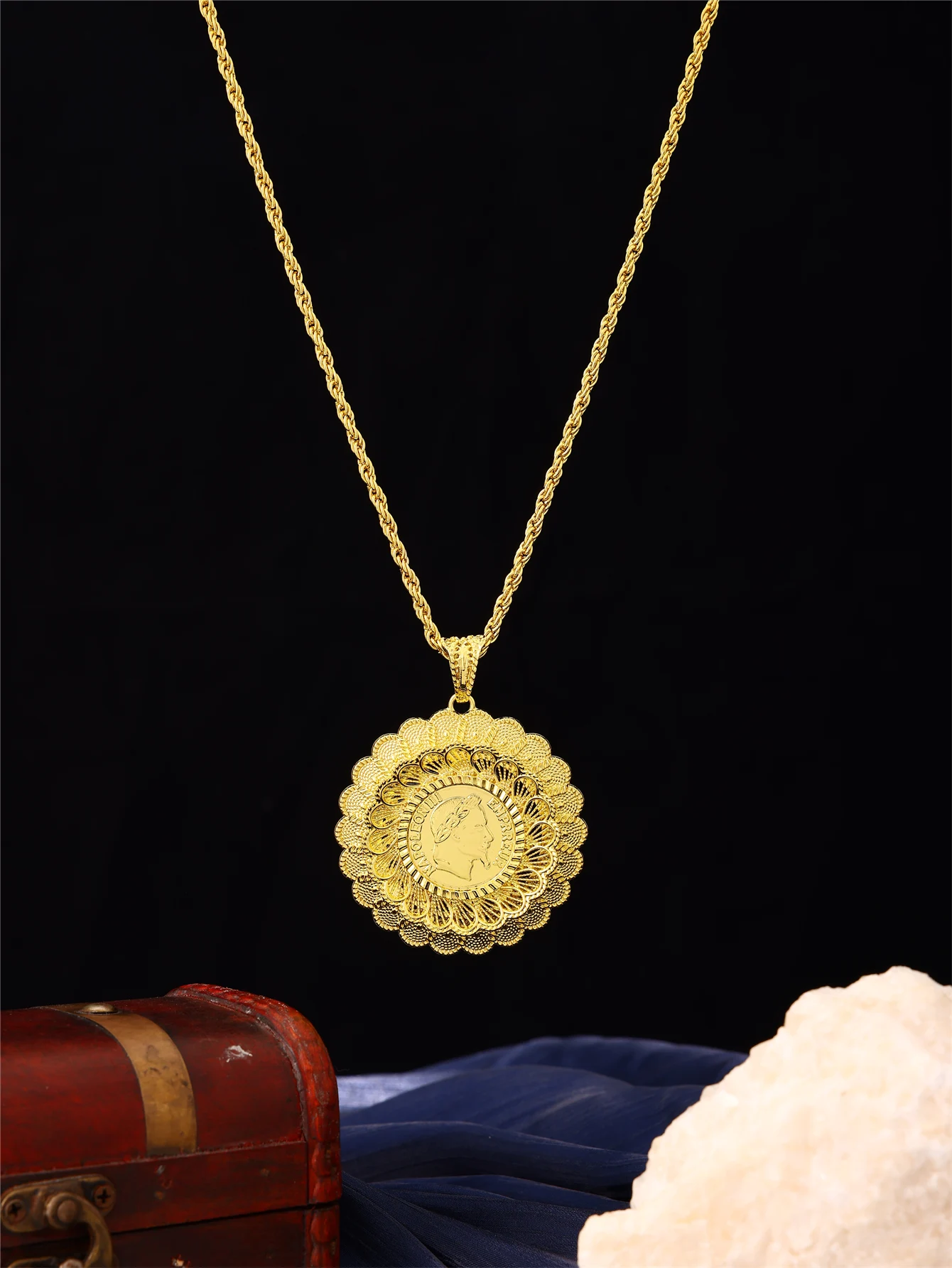 

Винтажное женское ожерелье - Форма цветка - Резной портрет Наполеона - Женские праздничные украшения для банкета