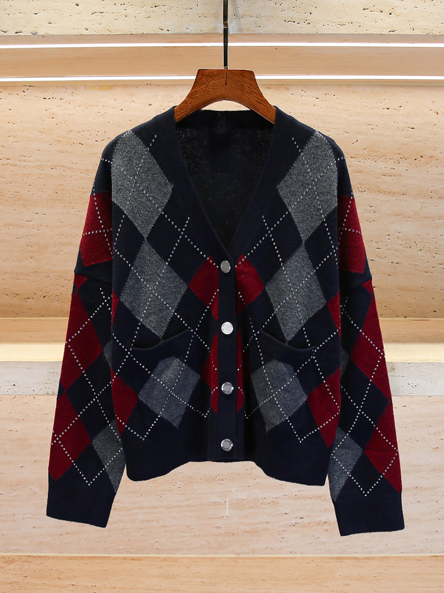 

M Home South Oil High End Women's Vintage V-ne Rhinestone Knitted Cardigan Top Autumn 2025 Daily Wear Regular Fit