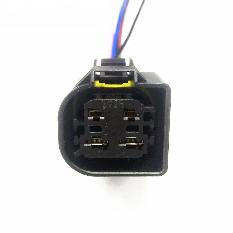 

4 Pin Auto Water Pump Waterproof Female Wire Harness Plug For Suitable for BMW 3 Series 5 Series X7 water pump plug