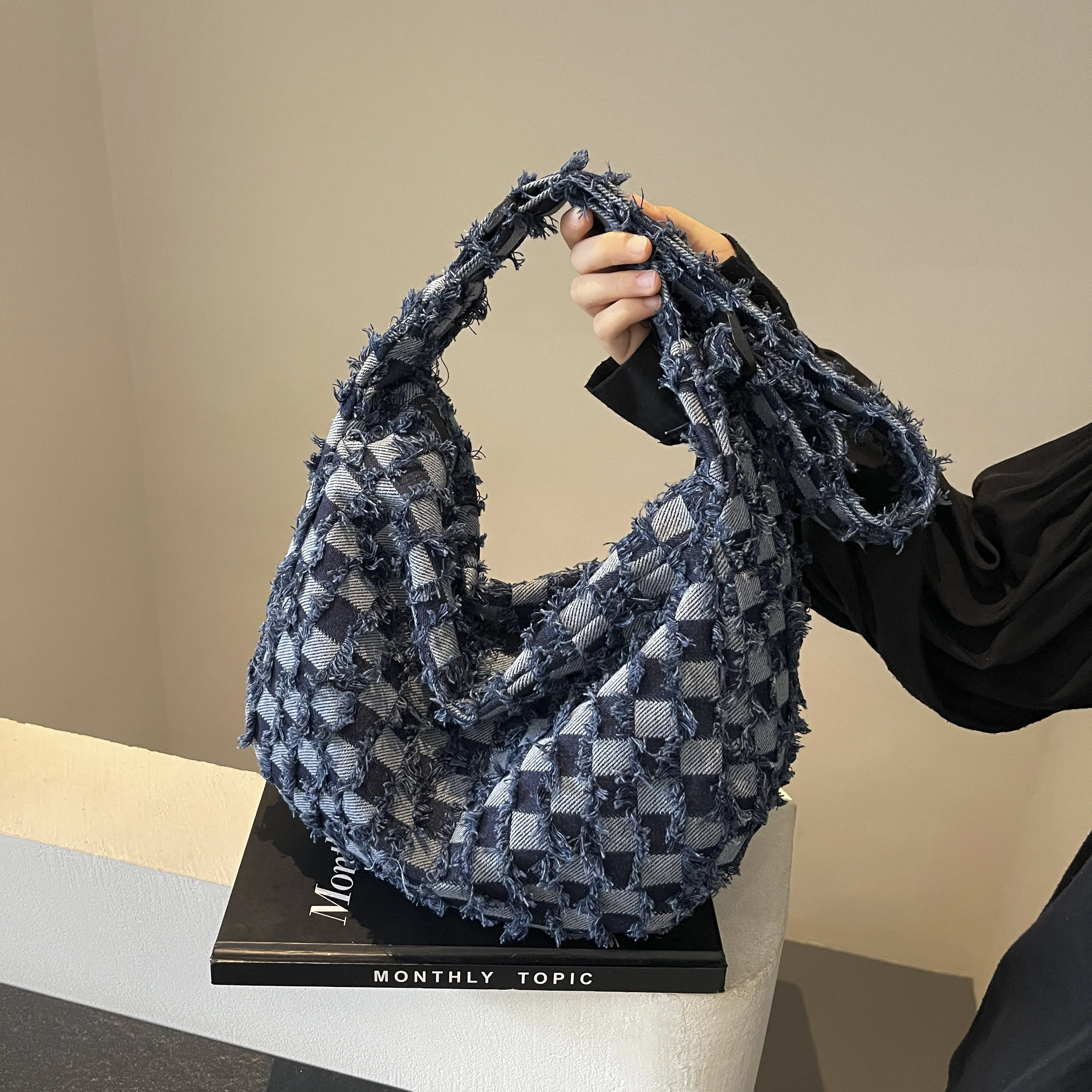 

Canvas bag for women, large capacity 2024 new casual niche design, single shoulder crossbody plaid bag