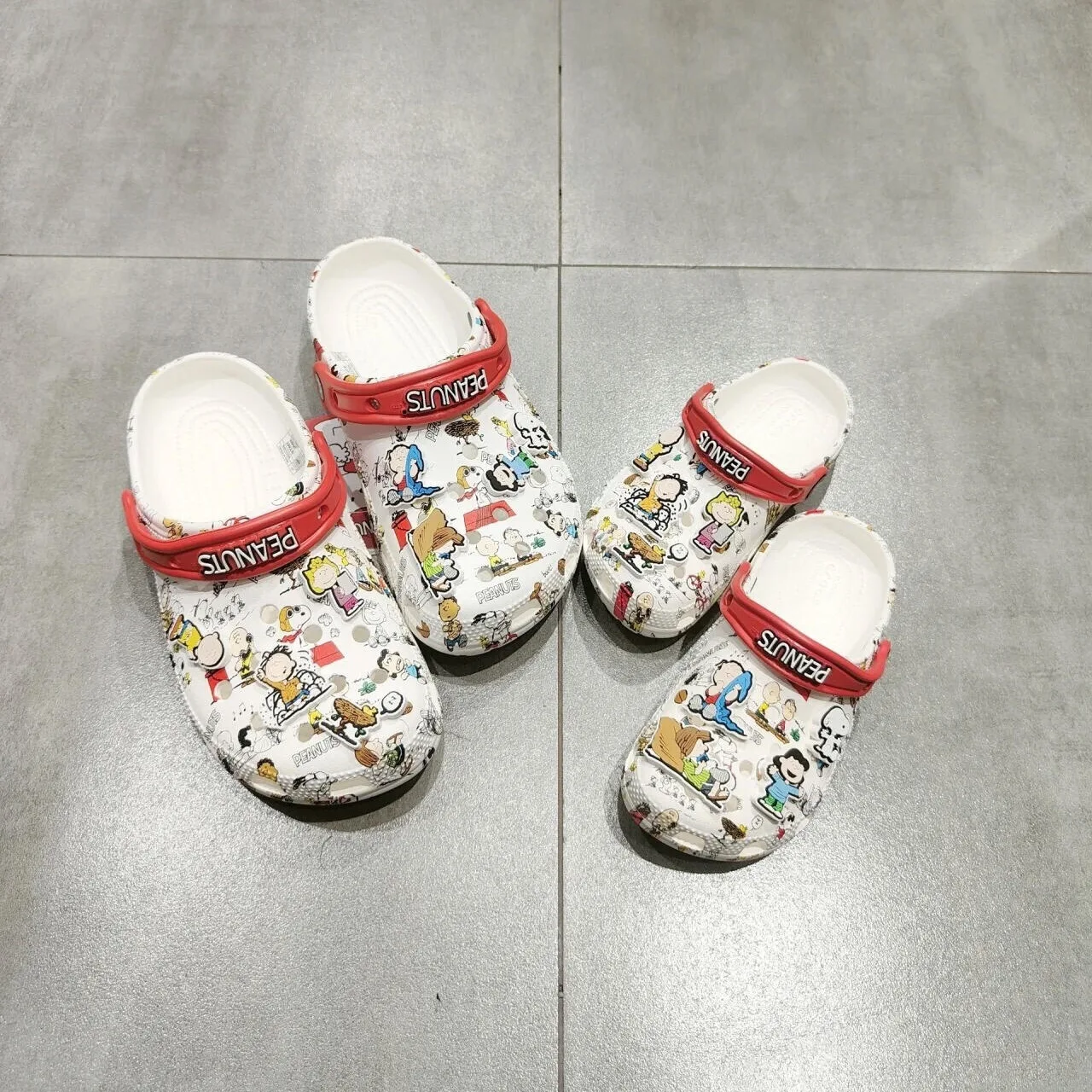 Anime Kawaii Peanuts Snoopy Cute Print Clogs Children Hole Shoes Detachable Shoe Charms Garden Beach Slippers Casual Sandal Gift