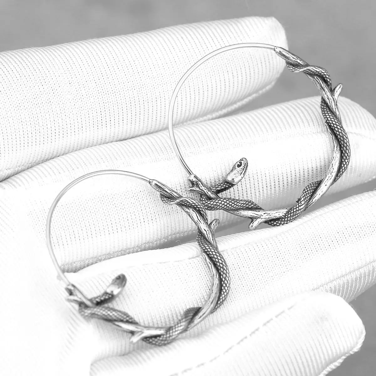 الموضة الاسكندنافية ثعبان صغير لف هوب أقراط Vintage فايكنغ الفولاذ المقاوم للصدأ الرجال والنساء أقراط مجوهرات بالجملة