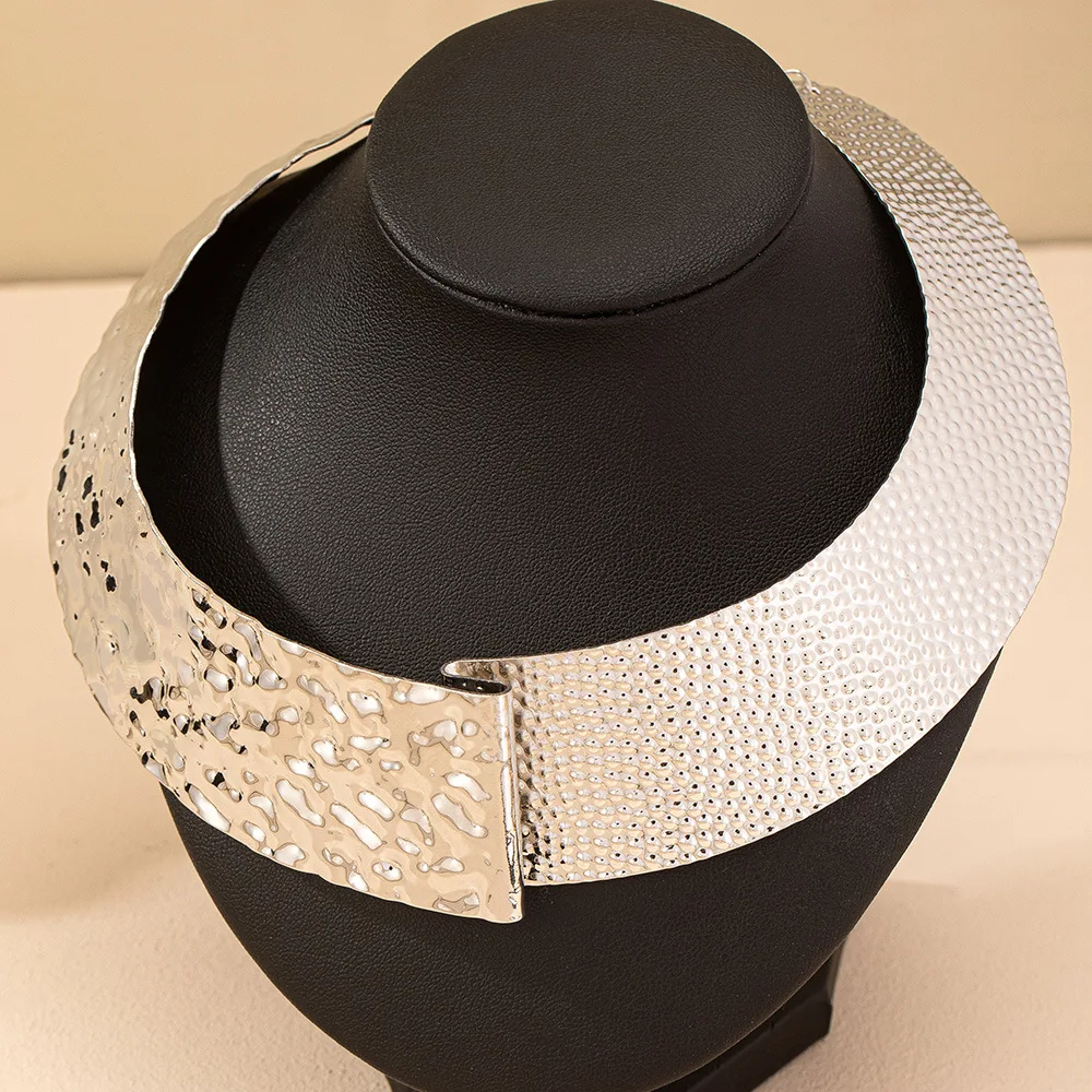 Metal Textured Choker Necklace, Bold Minimalist - Style Jewelry for Women, Fashion Accessory for Parties & Daily Wear