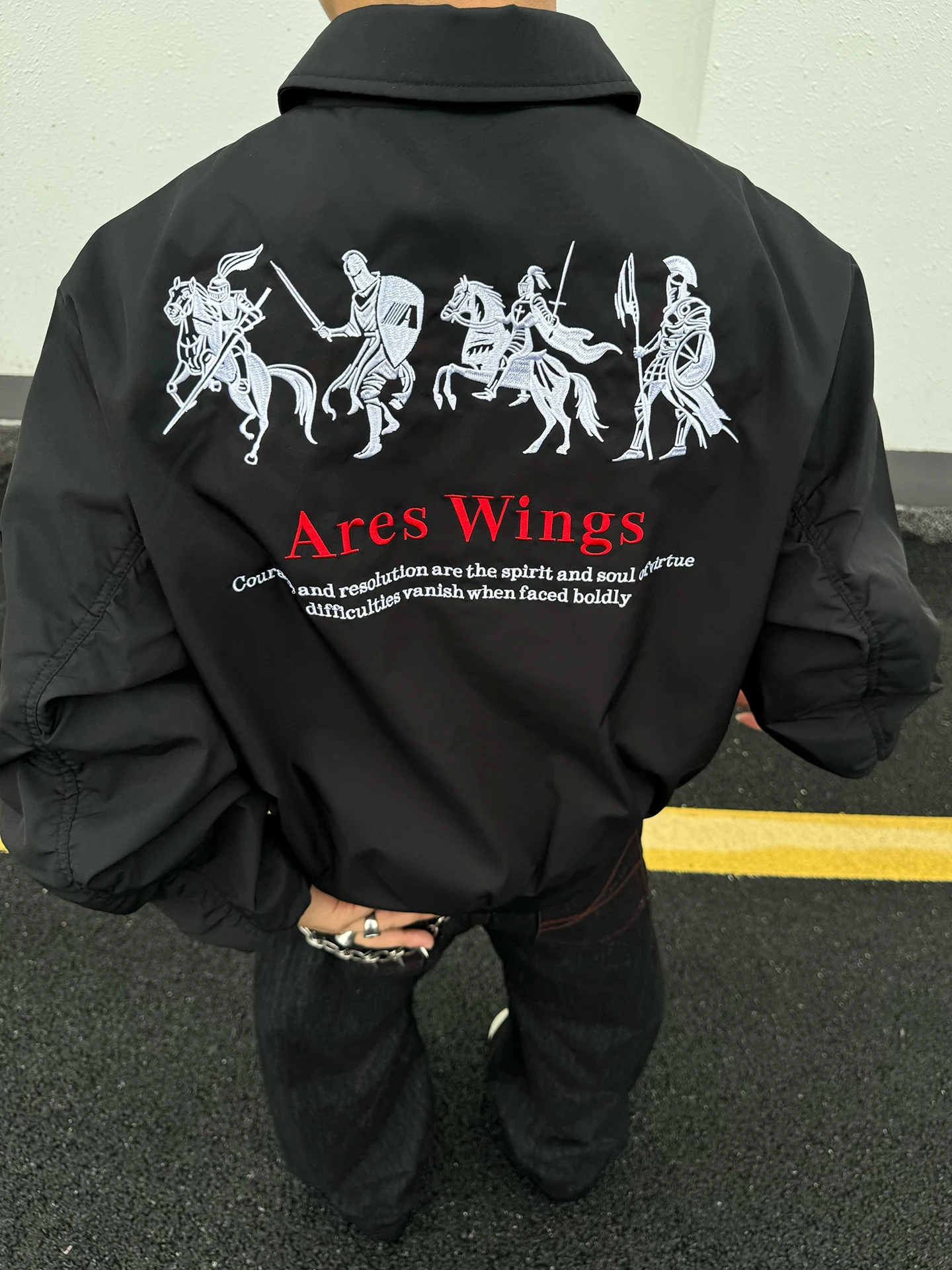 

American Sle Street Faion Embroidered Letter Jaet Loose Casual Outerwear for Men And Women Waterproof Polyester Fabric