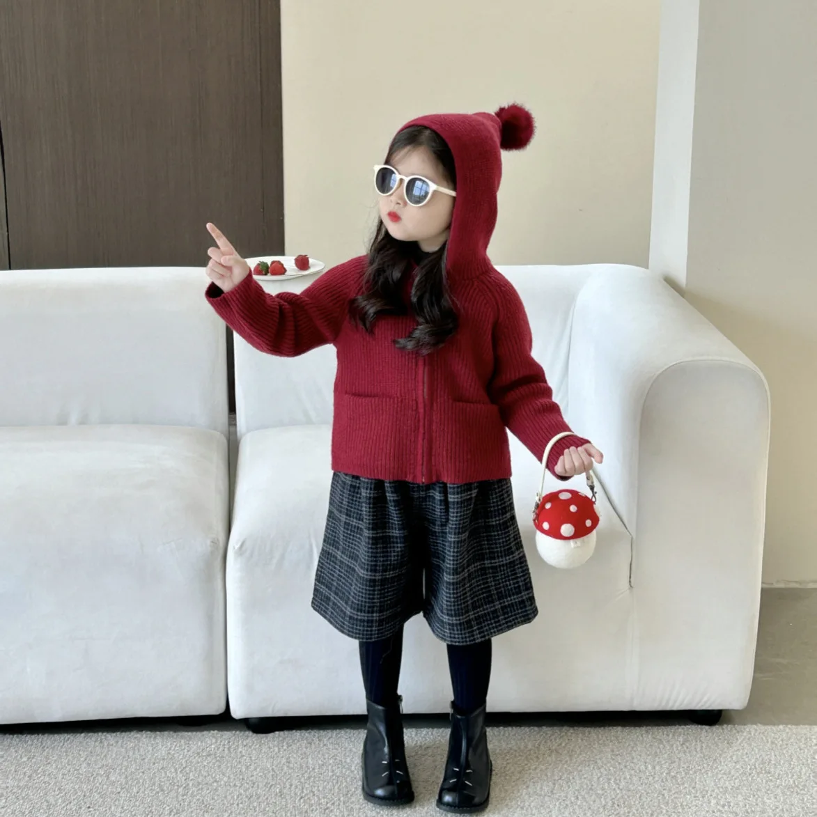 

Girls Suit 2024 Autumn New Childrens Wear Korean Baby Girl Christmas Hat Sweater Cardigan Woolen Plaid Shorts Two-piece Set