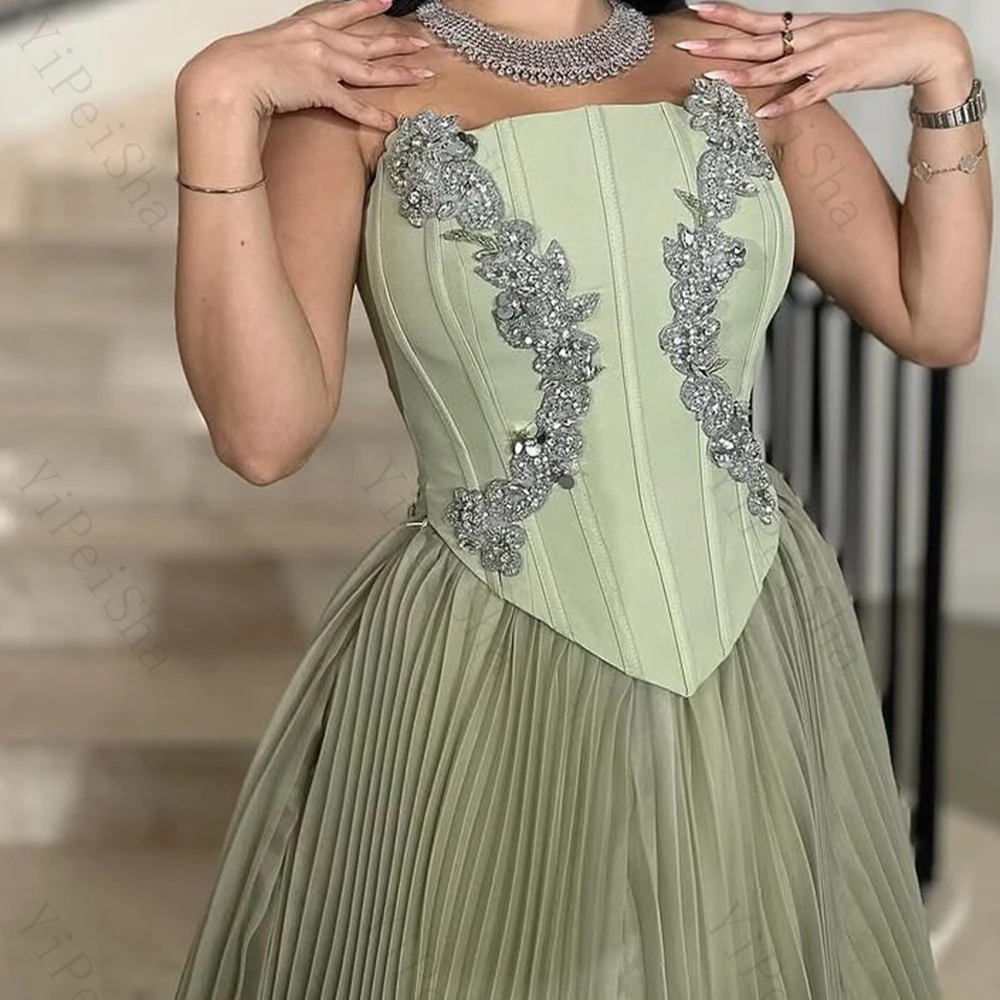 فساتين سهرة مخصصة على شكل حرف A بطول الأرض بدون حمالات بدون أكمام فستان حفلات موضة زهور كريستال بسيط ثنيات للحفلات