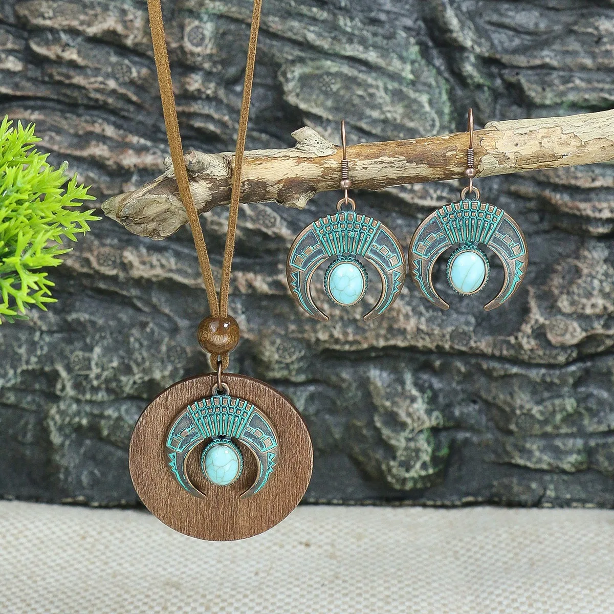 Ethnic Vintage Red Stone Crescent Pendant Necklace Earrings for Women\'s Handmade Wood Chips Long Leather Rope Necklace Sets