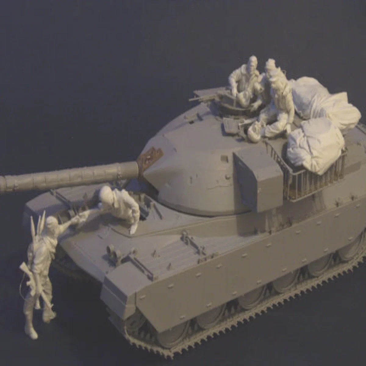 

Комплект неокрашенной модели из смолы 1/35, экипаж и ворсинский шейх танков ((5 человек без танка), разобранный и неокрашенный GK